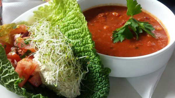 What are the signs that your UK vehicle's transmission needs servicing?