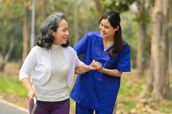 How to handle a vehicle breakdown on UK highways?